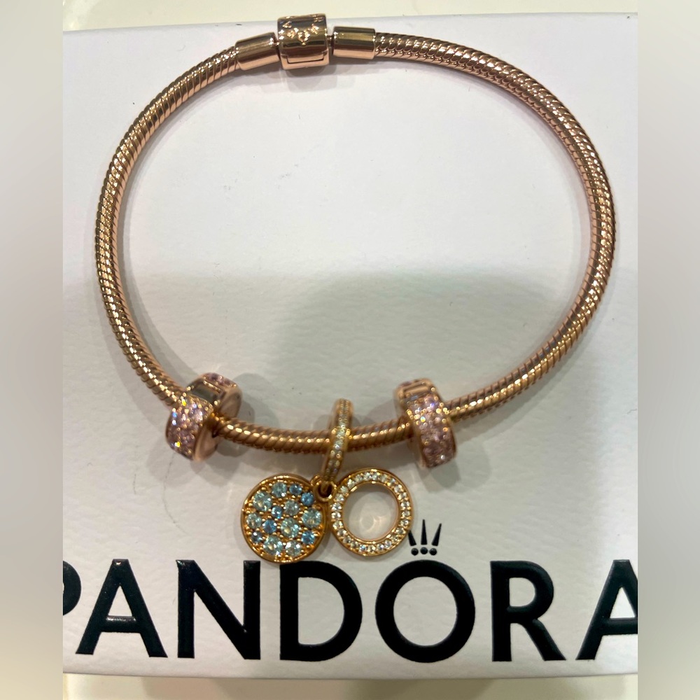 Rose gold Pandora bracelet 🤩